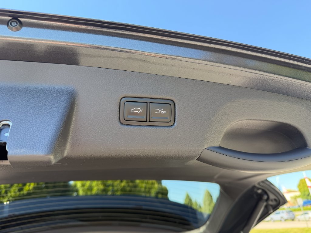 Used 2025 Kia Carnival SX w/ SX Dark Edition Package FWD image 37