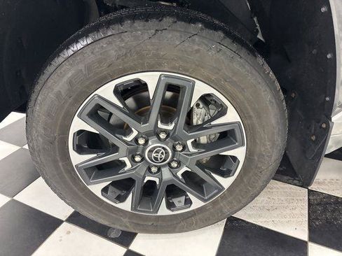 Used 2022 Toyota Tundra Limited AWD/4WD image 9