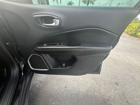 Used 2018 Jeep Compass Latitude w/ Popular Equipment Group FWD image 24