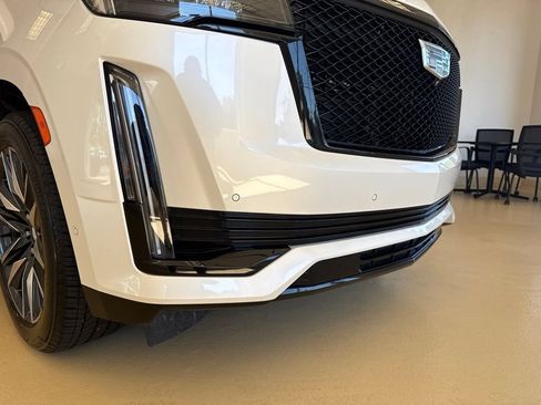 Used 2022 Cadillac Escalade Sport Platinum AWD/4WD image 6