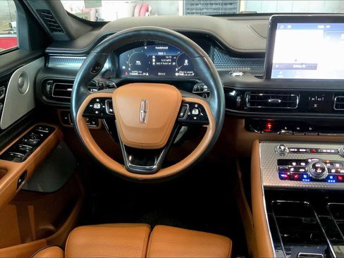 Used 2023 Lincoln Aviator Black Label w/ Dynamic Handling Package image 5