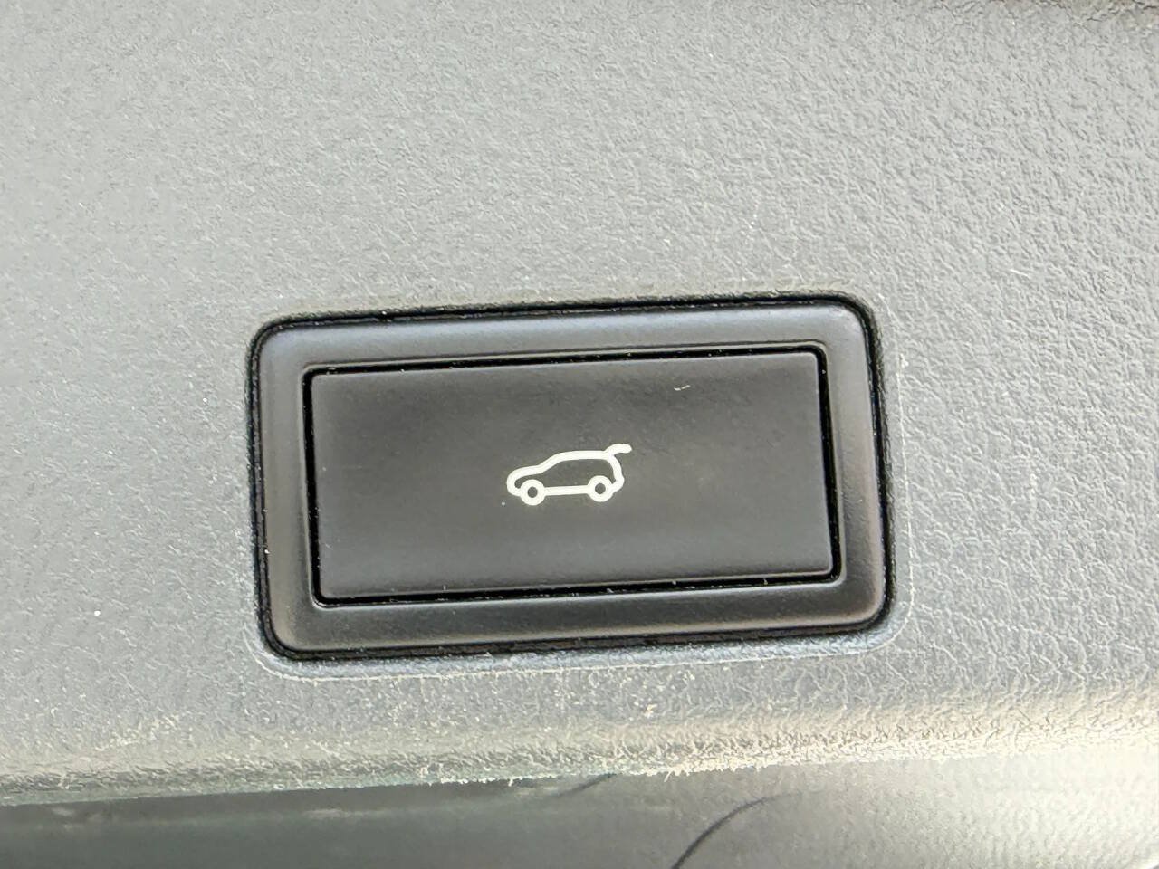 Used 2013 Volkswagen Touareg VR6 AWD/4WD image 11