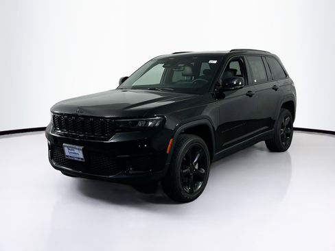 Used 2023 Jeep Grand Cherokee Altitude image 1
