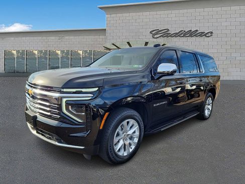 Used 2025 Chevrolet Suburban Premier image 3