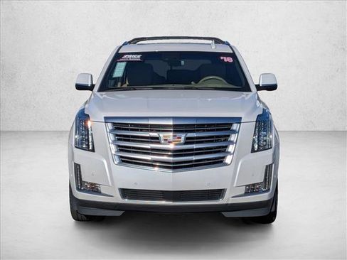 Used 2018 Cadillac Escalade Platinum image 2