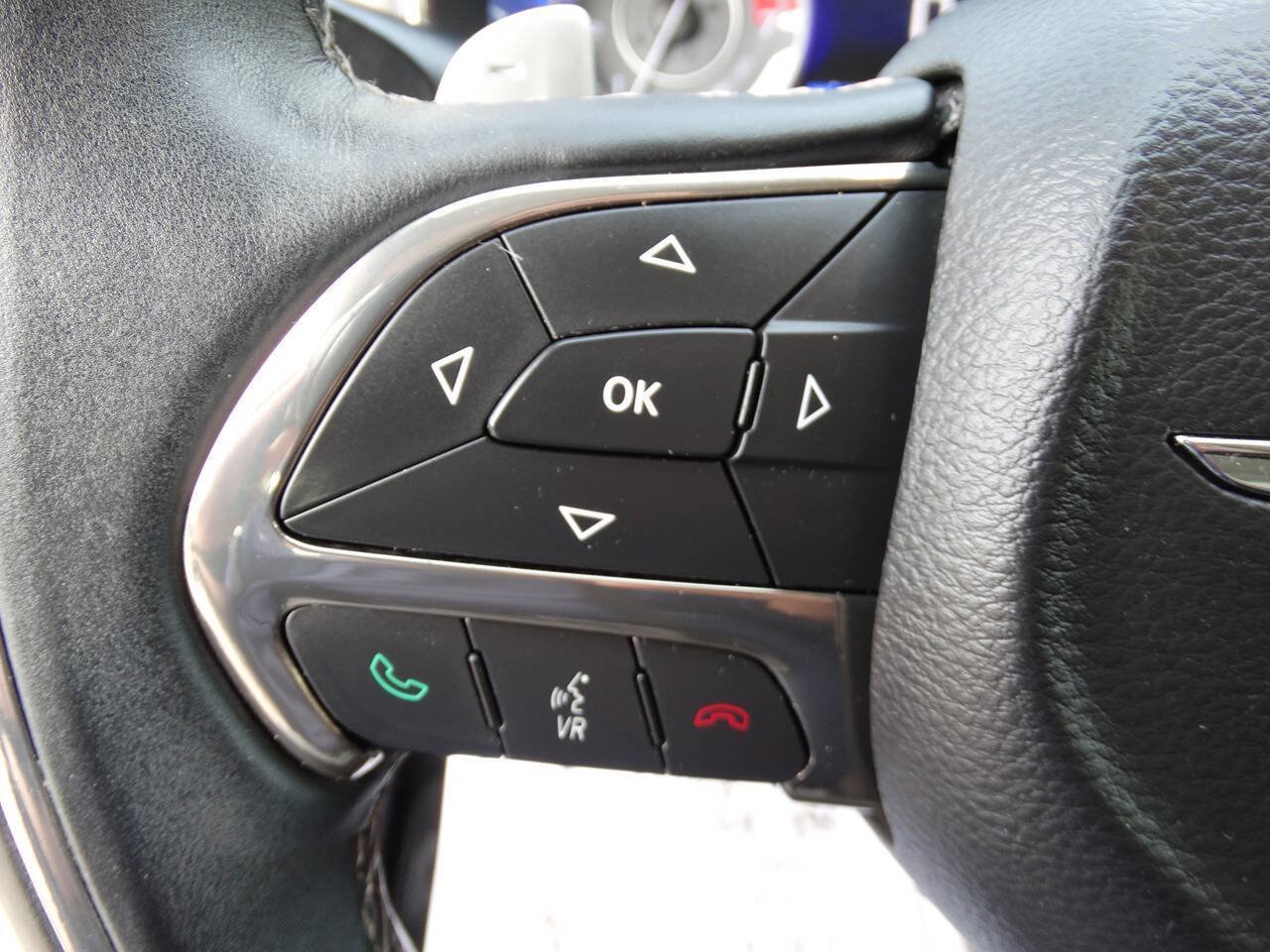 Used 2015 Chrysler 200 C w/ Safetytec Group FWD image 19