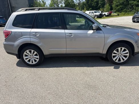 Used 2011 Subaru Forester 2.5X Premium w/ All-Weather Pkg AWD/4WD image 5