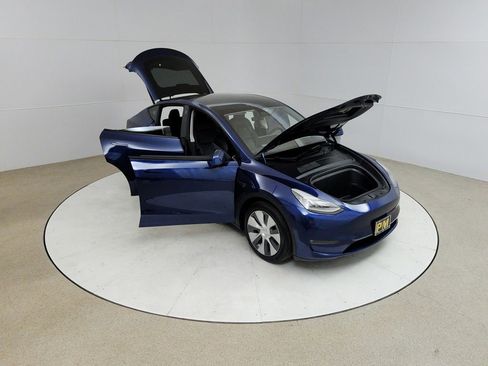 Used 2021 Tesla Model Y Long Range image 21