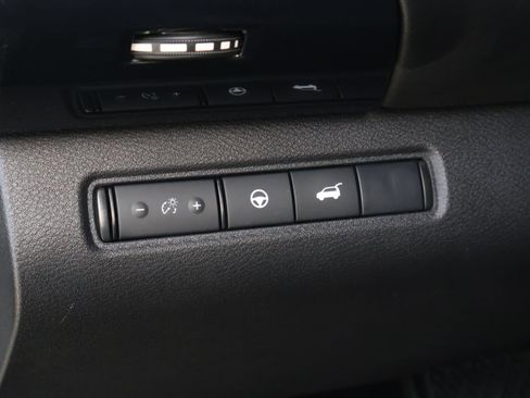 Used 2025 Nissan Pathfinder SV w/ SV Premium Package image 24