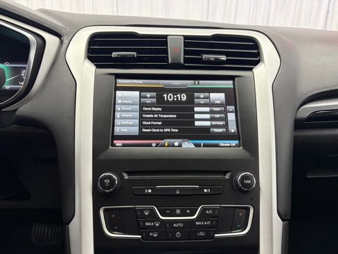 Used 2016 Ford Fusion SE FWD image 29
