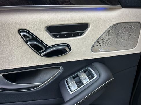 Used 2018 Mercedes-Benz S 560 Sedan image 25
