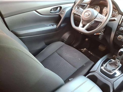 Used 2021 Nissan Rogue Sport S image 9