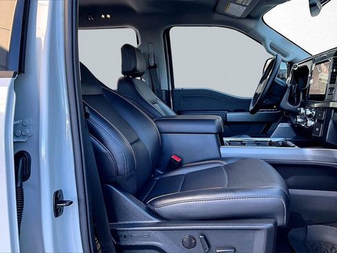 Used 2025 Ford F250 Lariat w/ Black Appearance Package image 31