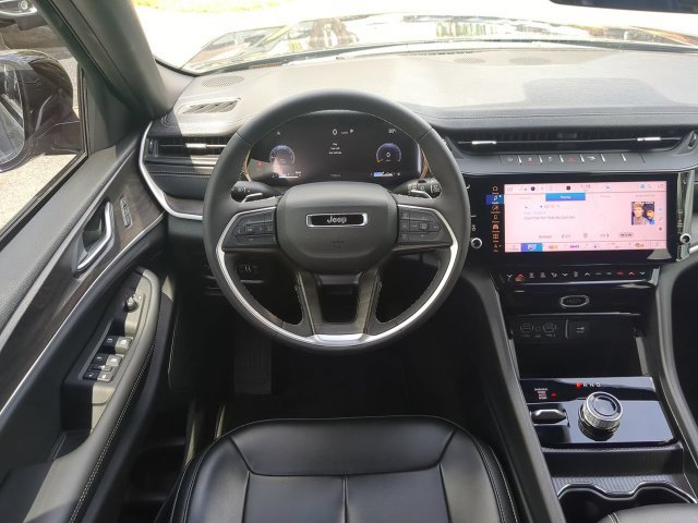 Used 2026 Jeep Grand Cherokee Limited w/ Limited Altitude Package AWD/4WD image 18