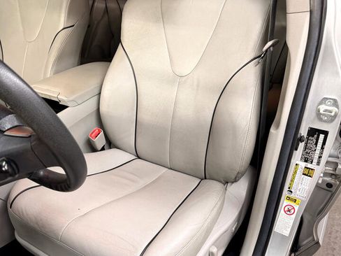 Used 2011 Toyota Venza image 14