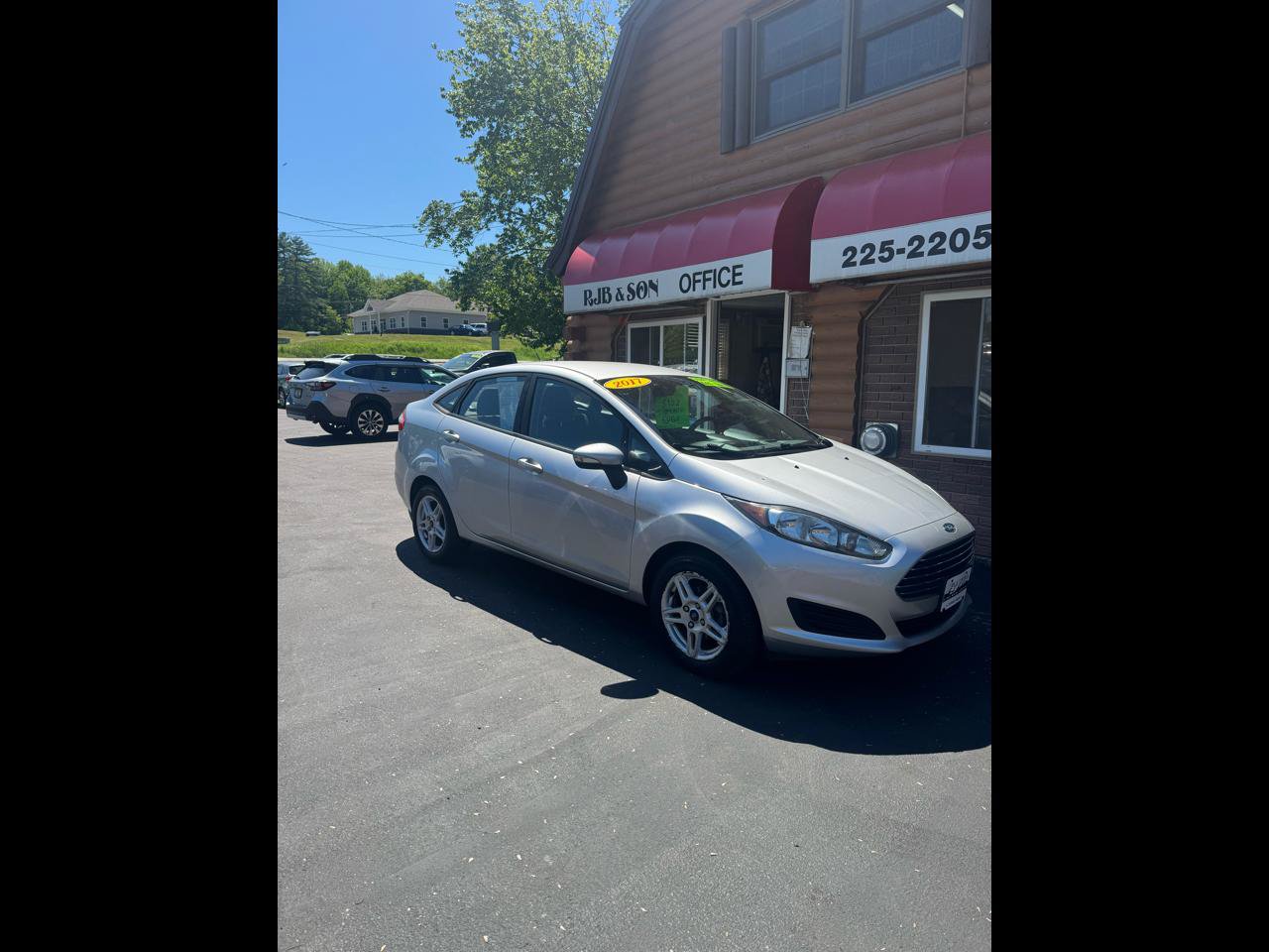 Used 2017 Ford Fiesta SE w/ Cold Weather Package FWD image 1