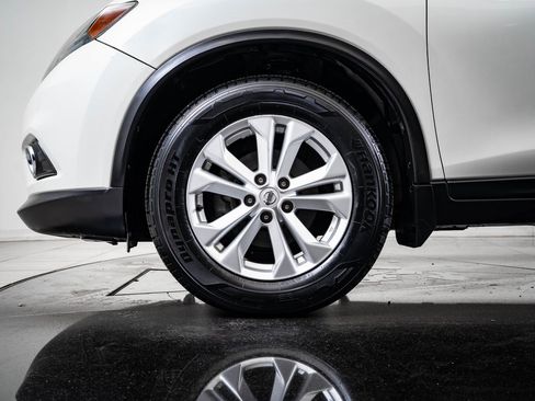 Used 2016 Nissan Rogue SV w/ SV Premium Package image 13