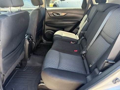 Used 2020 Nissan Rogue SV w/ Premium Package FWD image 11