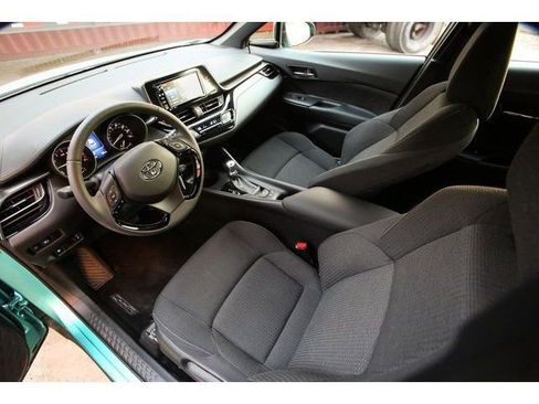 Used 2018 Toyota C-HR XLE image 3