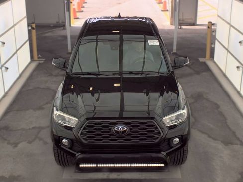 Used 2020 Toyota Tacoma TRD Off-Road w/ Technology Package AWD/4WD image 2