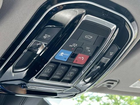 Used 2023 Jeep Grand Wagoneer 4WD image 31