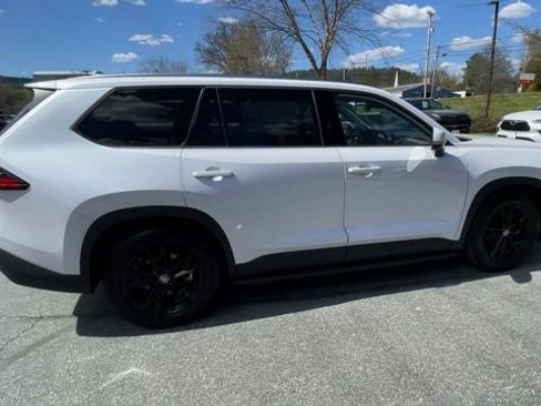 New 2026 Toyota Grand Highlander AWD image 9