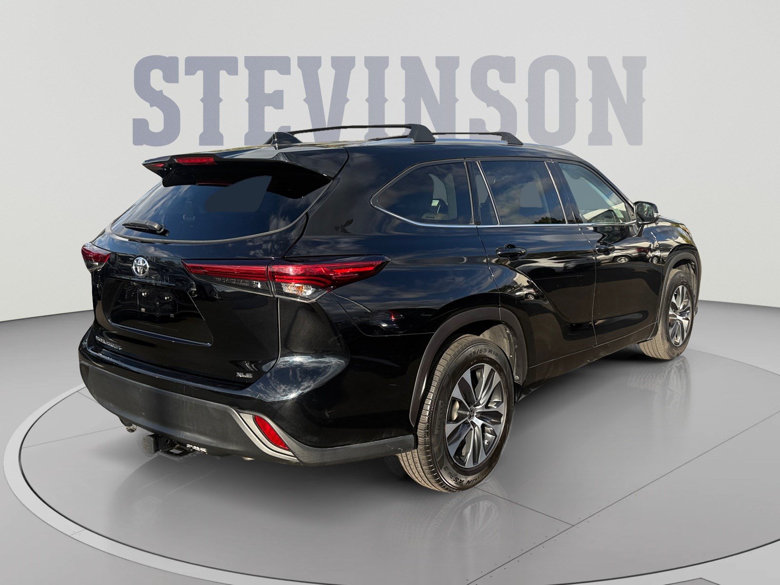 Used 2021 Toyota Highlander XLE FWD image 5