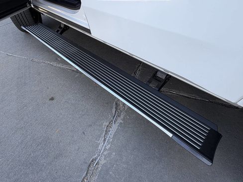 Used 2022 Jeep Grand Wagoneer Series III image 8