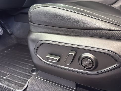 Used 2024 Jeep Grand Cherokee Altitude RWD image 11