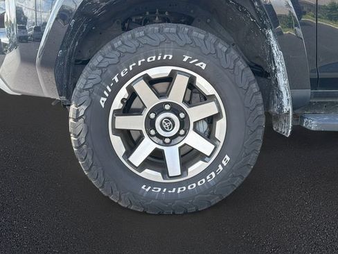 Used 2021 Toyota 4Runner TRD Off-Road AWD/4WD image 9