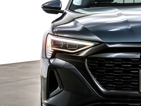 Used 2024 Audi Q8 e-tron Premium image 15