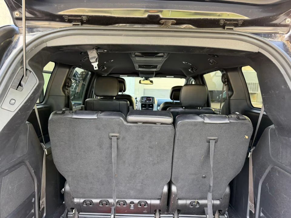 Used 2019 Dodge Grand Caravan GT FWD image 12