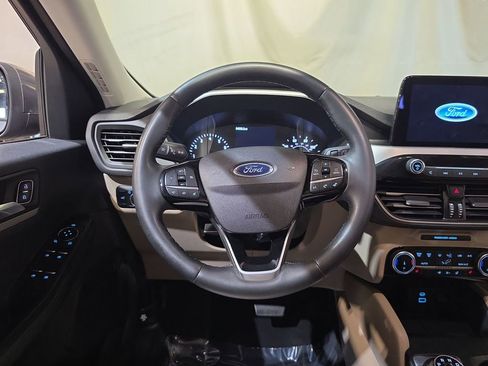 Used 2022 Ford Escape SEL AWD/4WD image 11