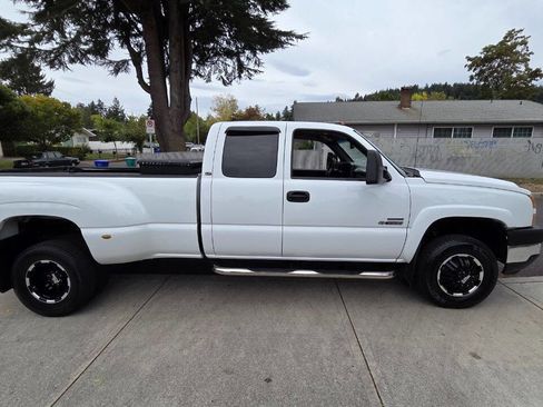 Used 2006 Chevrolet Silverado 3500 LT w/ Heavy-Duty Power Package image 4