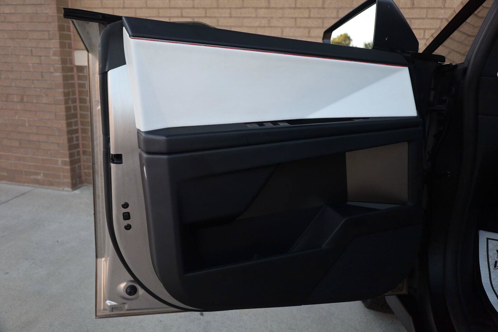 Used 2024 Tesla Cybertruck AWD Crew Cab image 15