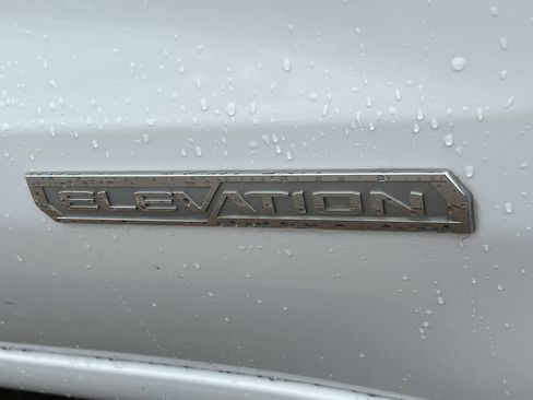 Used 2023 GMC Sierra 1500 Elevation w/ X31 Off-Road Package AWD/4WD image 10