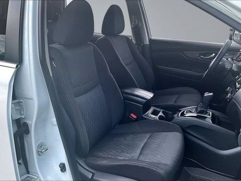 Used 2020 Nissan Rogue SV FWD image 28