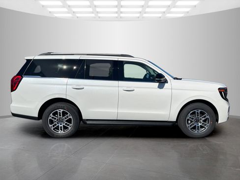 New 2025 Ford Expedition Active image 3