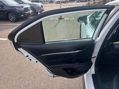 Used 2019 Toyota Camry SE image 35
