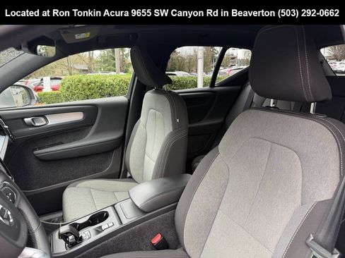 Used 2024 Volvo XC40 B5 Core image 15