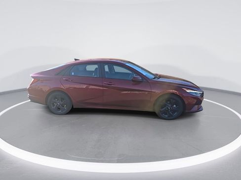 Used 2023 Hyundai Elantra SEL image 2