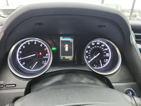 Used 2018 Toyota Camry SE image 9