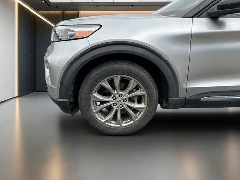 Used 2021 Ford Explorer Limited RWD image 2