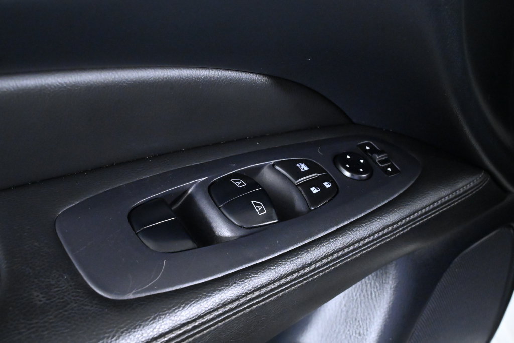 Used 2019 Nissan Pathfinder SL w/ SL Premium Package AWD/4WD image 29