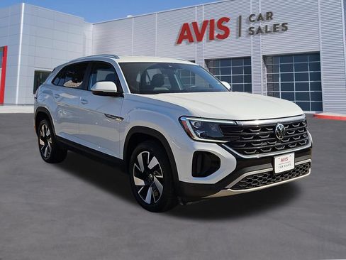 Used 2025 Volkswagen Atlas Cross Sport SE FWD image 3