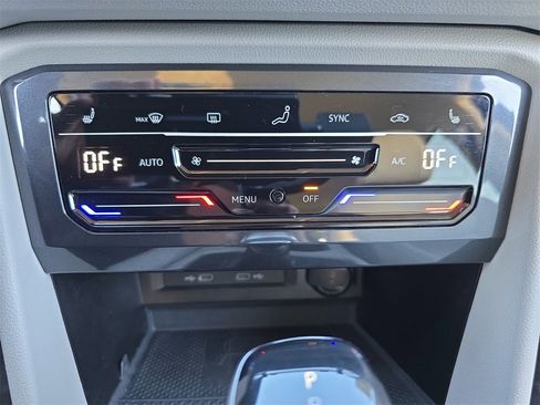 Used 2022 Volkswagen Tiguan SE image 28