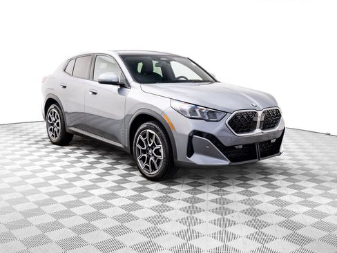 Certified 2025 BMW X2 xDrive28i w/ Premium Package image 8