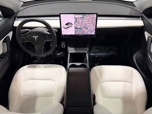 Used 2021 Tesla Model Y Long Range image 34