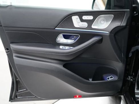 Used 2023 Mercedes-Benz GLS 450 4MATIC image 9