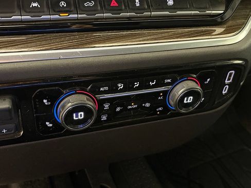Used 2022 Chevrolet Silverado 1500 LT w/ Protection Package AWD/4WD image 31
